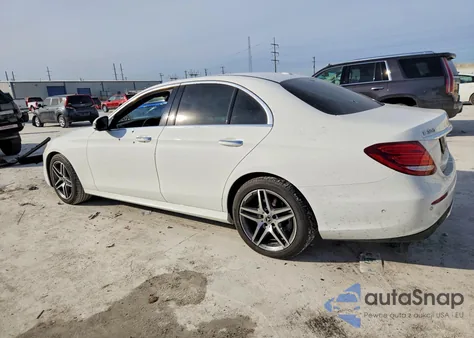2018 Mercedes-Benz E 300 z USA, uszkodzony, nr VIN WDDZF4JB2JA483618